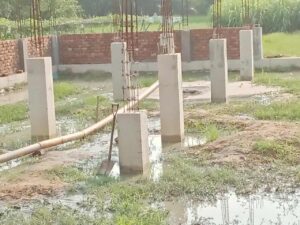 পুকুরে ড্রেজার বসিয়ে অবৈধভাবে বালু উত্তোলনকরাতে এলাকাবাসীর বাধা