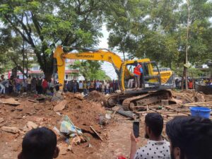 মৌলভীবাজারে সড়ক বিভাগের উচ্ছেদ অভিযান: উদ্ধার ১ একর ২০ শতাংশ সরকারি জমি