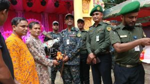 ছাতকে আনসারের উপ- মহাপরিচালক জিয়াউল হাসানের পূজাঁ মন্ডপ পরিদর্শন।