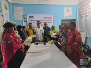 বিশ্বম্ভরপুরে ভাসমান পদ্ধতিতে সবজি ও বস্তায় আদা চাষে প্রশিক্ষণ, কৃষকদের মাঝে চেক বিতরণ