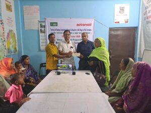 বিশ্বম্ভরপুরে ভাসমান পদ্ধতিতে সবজি ও বস্তায় আদা চাষে প্রশিক্ষণ, কৃষকদের মাঝে চেক বিতরণ