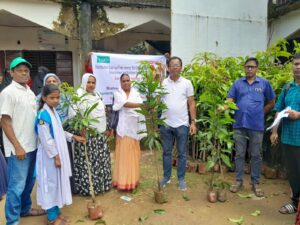 সবুজ পরিবেশ গড়ার প্রত্যয়ে ও শিশুদের পুষ্টির চাহিদা পুরনে বিশ্বম্ভরপুরে ৪২০টি ফলজ ও ঔষধি গাছ বিতরণ অ্যাকশনএইড বাংলাদেশের সহায়তায় ভার্ড