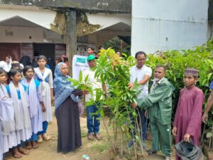 সবুজ পরিবেশ গড়ার প্রত্যয়ে ও শিশুদের পুষ্টির চাহিদা পুরনে বিশ্বম্ভরপুরে ৪২০টি ফলজ ও ঔষধি গাছ বিতরণ অ্যাকশনএইড বাংলাদেশের সহায়তায় ভার্ড