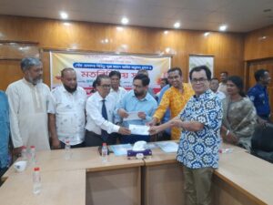 মৌলভীবাজারে শহরের ১৪টি পূজা মণ্ডপে অনুদানের চেক বিতরণ