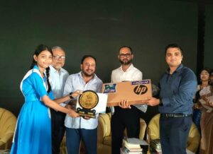 শ্রীমঙ্গলে বইপড়া উৎসবে ৮ শিক্ষার্থীর হাতে ল্যাপটপ, পুরস্কৃত ৭৪০ জন ‘বই পড়ি, মন গড়ি’ স্লোগানে দুই মাসের আয়োজন, অংশ নেয় ২৫ হাজারের বেশি শিক্ষার্থী